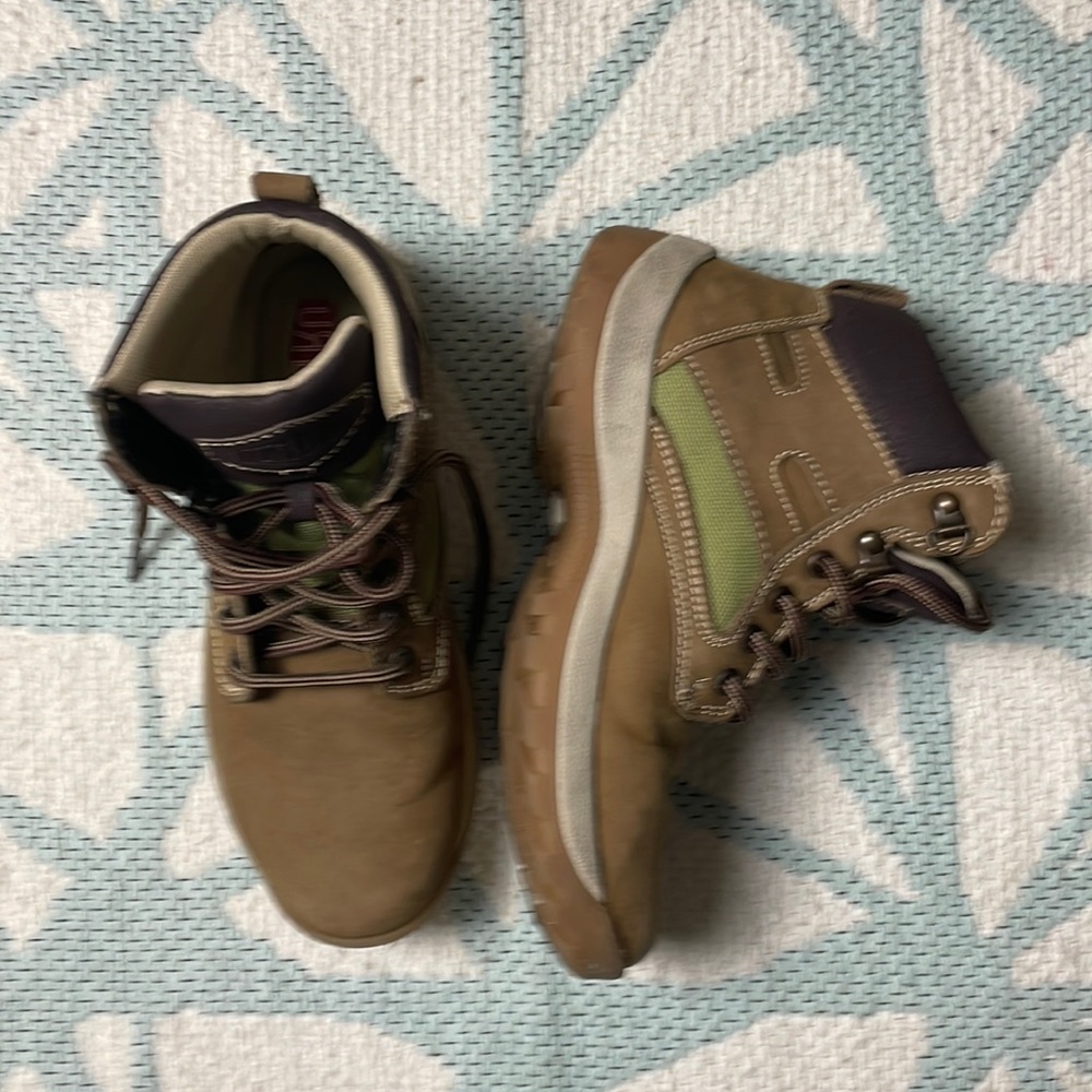 Urbo Woman deep or tan hiking shoes